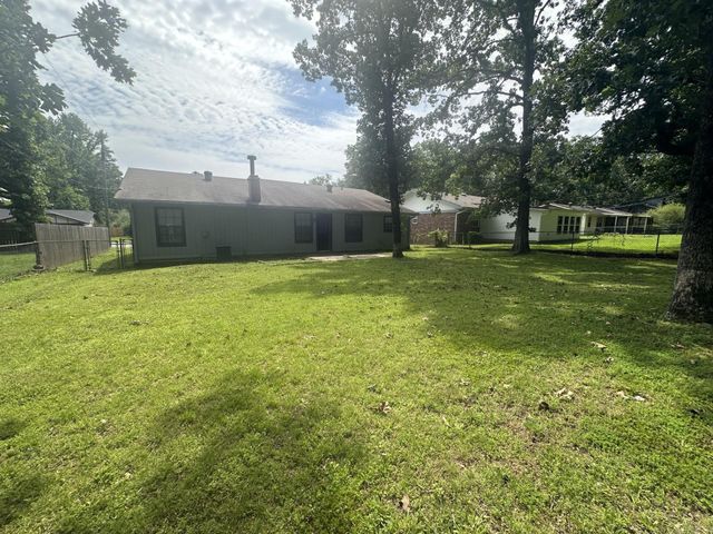 306 Lynnewood Drive, Sherwood, AR 72076