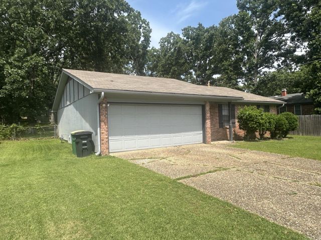 306 Lynnewood Drive, Sherwood, AR 72076