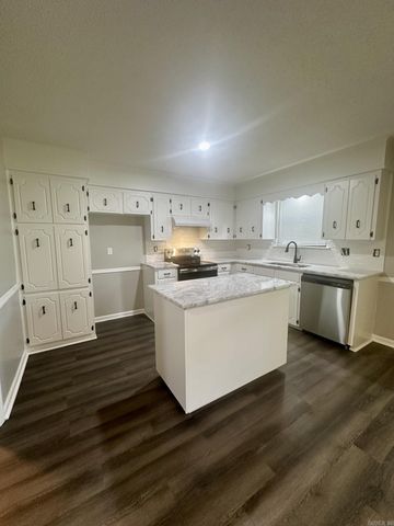 306 Lynnewood Drive, Sherwood, AR 72076
