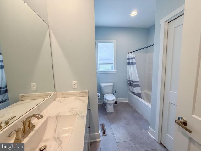 6042 STATION CIRCLE RD, Harrisburg, PA 17111
