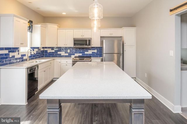 6042 STATION CIRCLE RD, Harrisburg, PA 17111