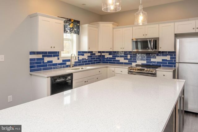 6042 STATION CIRCLE RD, Harrisburg, PA 17111