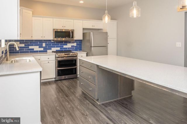 6042 STATION CIRCLE RD, Harrisburg, PA 17111