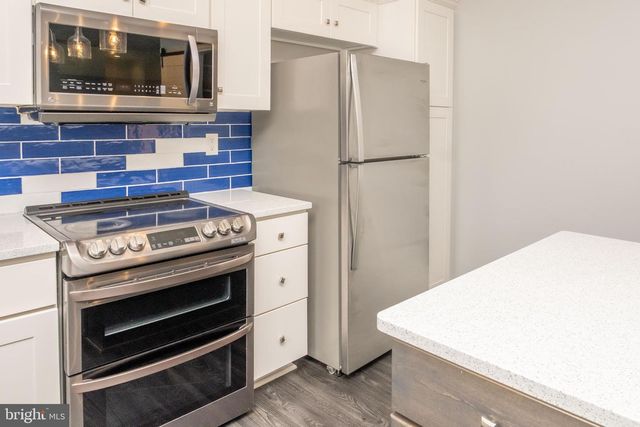 6042 STATION CIRCLE RD, Harrisburg, PA 17111