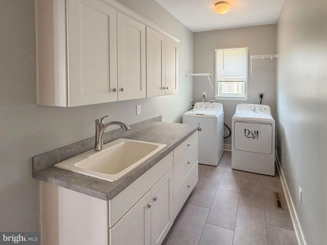 6042 STATION CIRCLE RD, Harrisburg, PA 17111