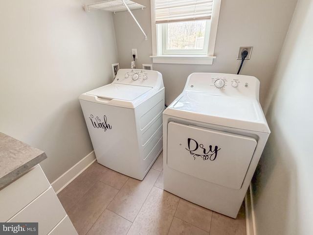 6042 STATION CIRCLE RD, Harrisburg, PA 17111