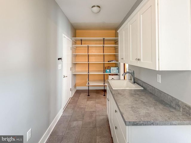 6042 STATION CIRCLE RD, Harrisburg, PA 17111