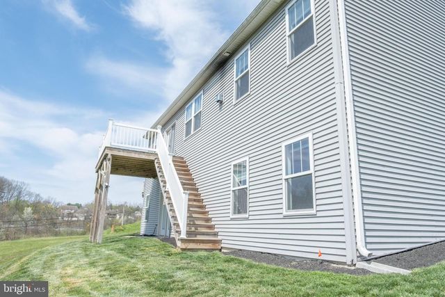 6042 STATION CIRCLE RD, Harrisburg, PA 17111