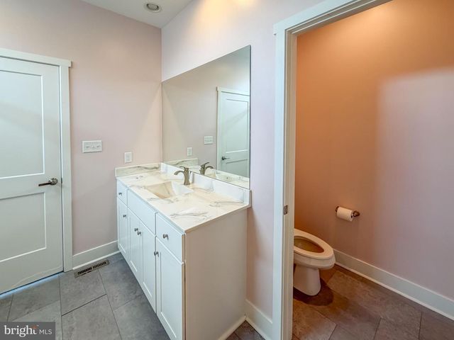 6042 STATION CIRCLE RD, Harrisburg, PA 17111