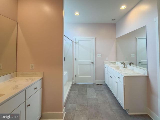 6042 STATION CIRCLE RD, Harrisburg, PA 17111