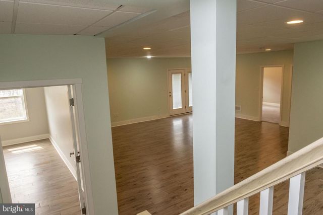 6042 STATION CIRCLE RD, Harrisburg, PA 17111