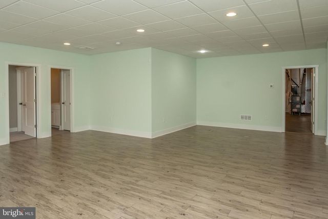 6042 STATION CIRCLE RD, Harrisburg, PA 17111
