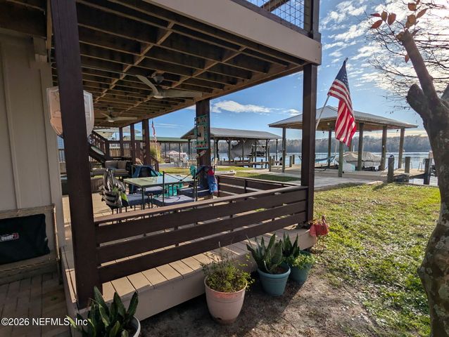 215 SPORTSMAN Drive, Welaka, FL 32193