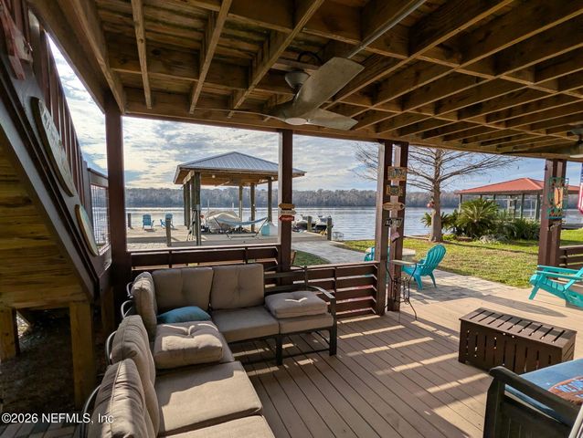 215 SPORTSMAN Drive, Welaka, FL 32193