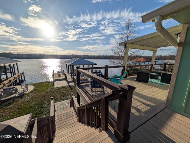 215 SPORTSMAN Drive, Welaka, FL 32193