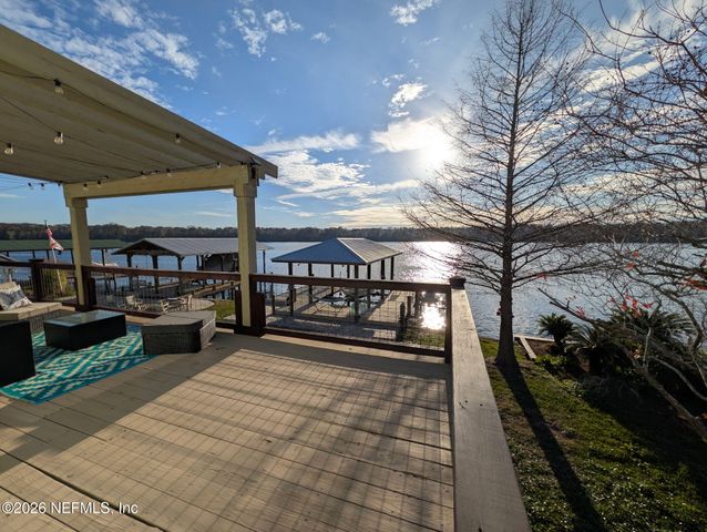 215 SPORTSMAN Drive, Welaka, FL 32193