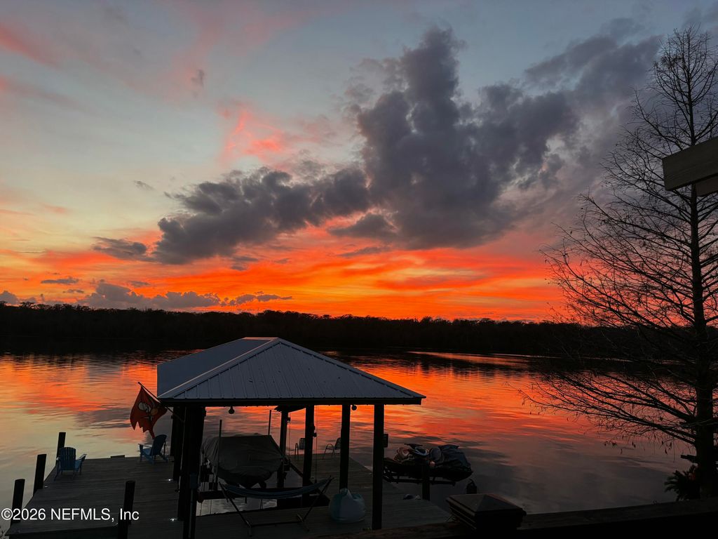 215 SPORTSMAN Drive, Welaka, FL 32193