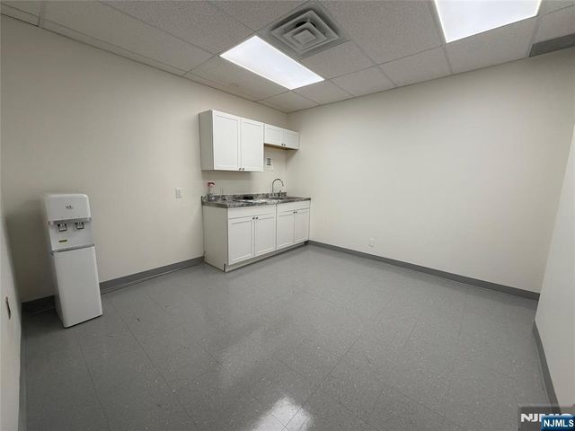 300 Knickerbocker Road Suite 3700, Cresskill, NJ 07626