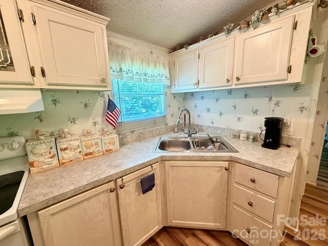 471 Crawford Cemetery Road, Sylva, NC 28779