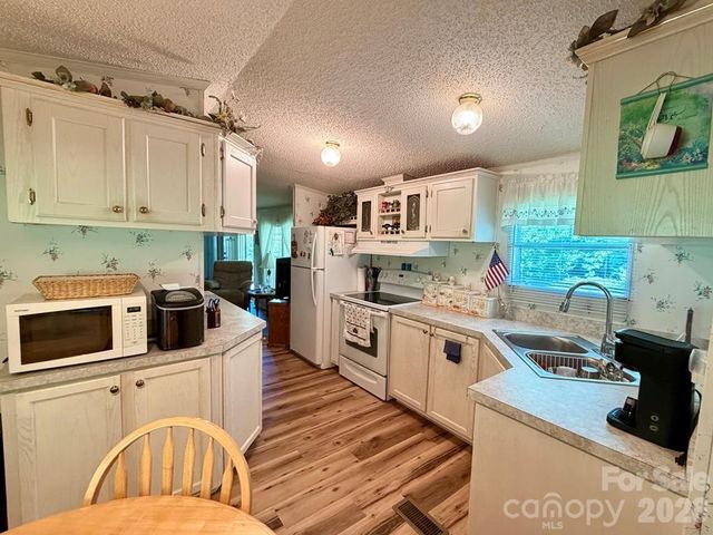 471 Crawford Cemetery Road, Sylva, NC 28779