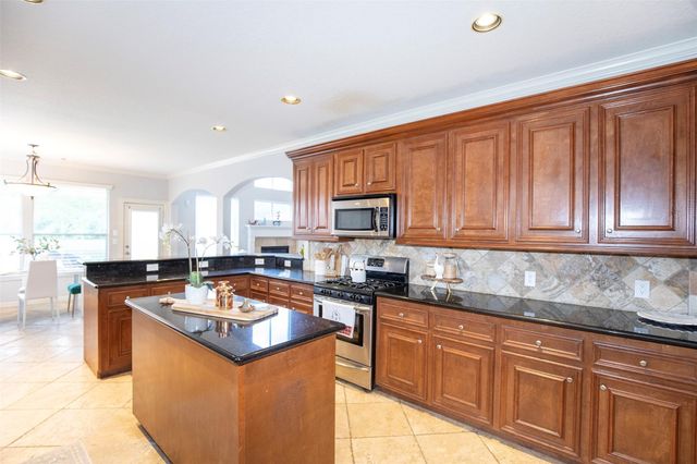 2213 Jernigan Ford, Dickinson, TX 77539