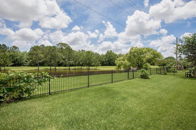 2213 Jernigan Ford, Dickinson, TX 77539