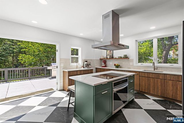 42 Forest Road, Glen Rock, NJ 07452