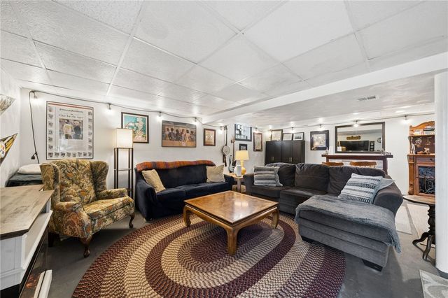 980 Renton Rd, Plum Boro, PA 15239