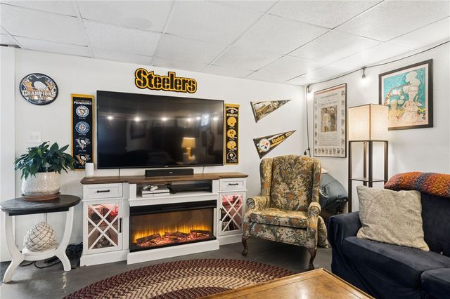 980 Renton Rd, Plum Boro, PA 15239