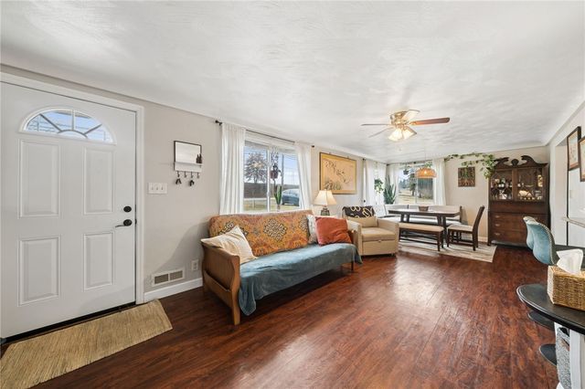 980 Renton Rd, Plum Boro, PA 15239