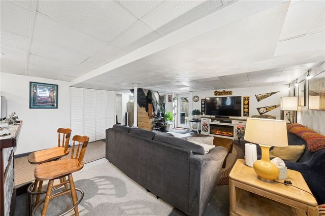 980 Renton Rd, Plum Boro, PA 15239