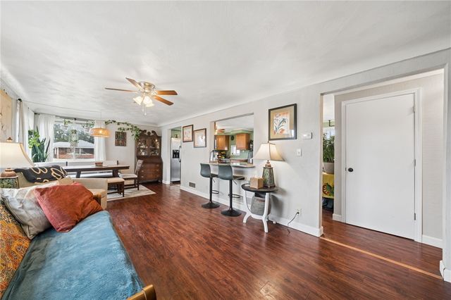 980 Renton Rd, Plum Boro, PA 15239