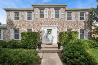 4008 N Walnut Avenue, Arlington Heights, IL 60004