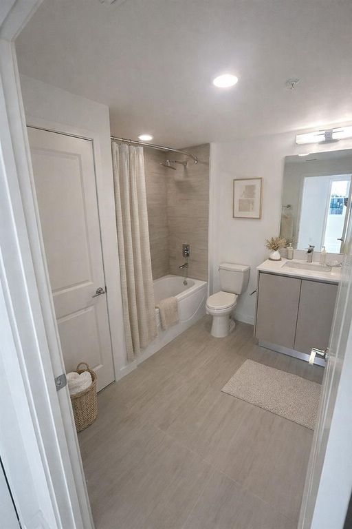 Image 11 of property listing at 5587 MILLENIA BOULEVARD 207, Orlando, FL 32839