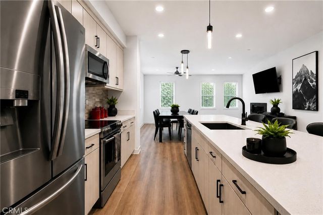 105 Galaxie, Covina, CA 91723