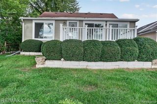 9385 Mandon Road, White Lake, MI 48386