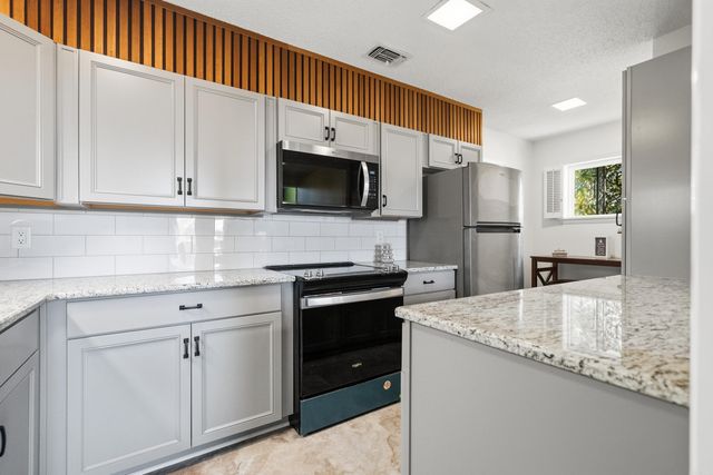 220 Sunset Bay Rd Apt 30, Hot Springs, AR 71913