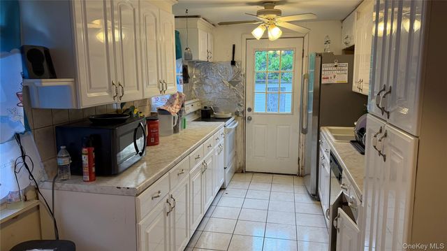 18 Pennsylvania Avenue, Brentwood, NY 11717