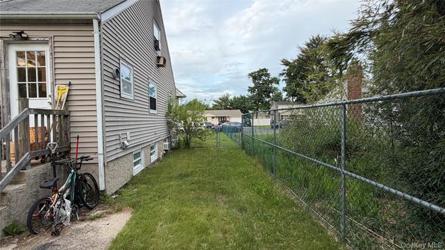 18 Pennsylvania Avenue, Brentwood, NY 11717