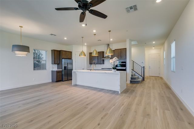 568 Clover Bar Lane, Las Vegas, NV 89138