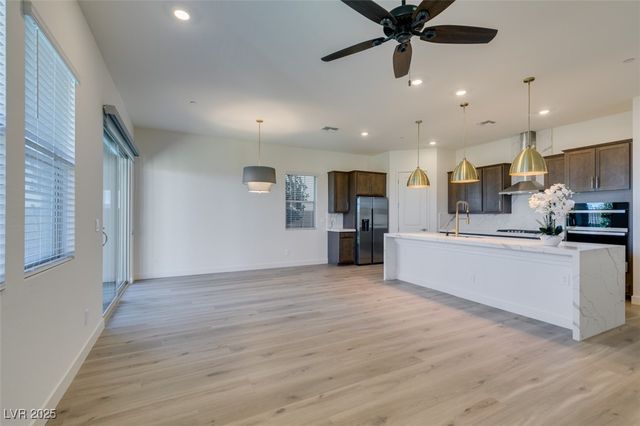 568 Clover Bar Lane, Las Vegas, NV 89138