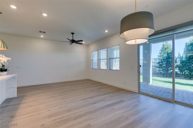 568 Clover Bar Lane, Las Vegas, NV 89138