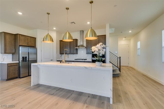 568 Clover Bar Lane, Las Vegas, NV 89138