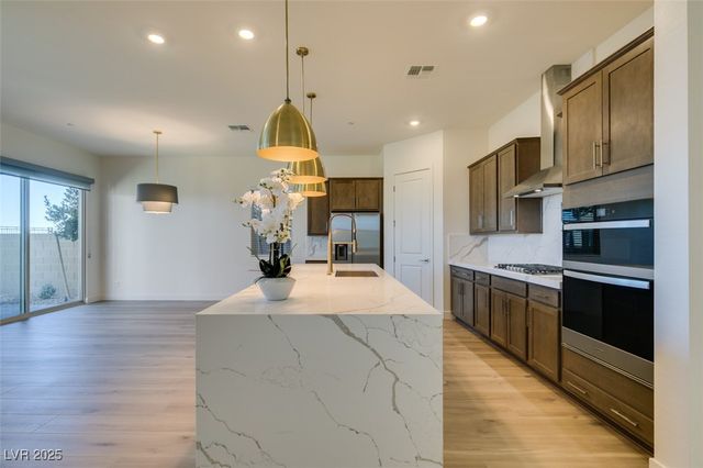 568 Clover Bar Lane, Las Vegas, NV 89138