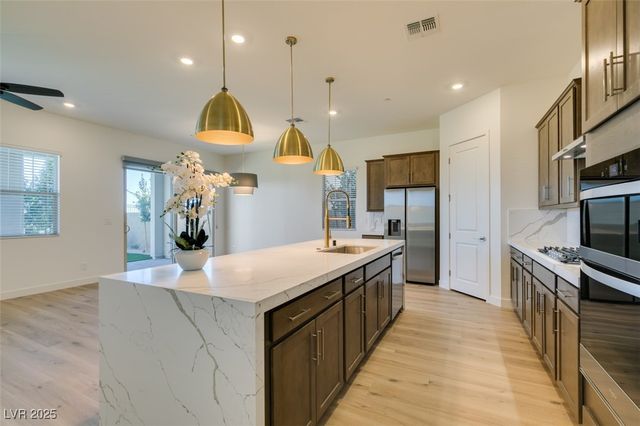 568 Clover Bar Lane, Las Vegas, NV 89138