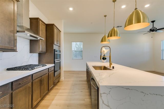 568 Clover Bar Lane, Las Vegas, NV 89138