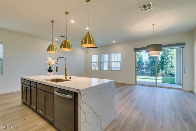 568 Clover Bar Lane, Las Vegas, NV 89138