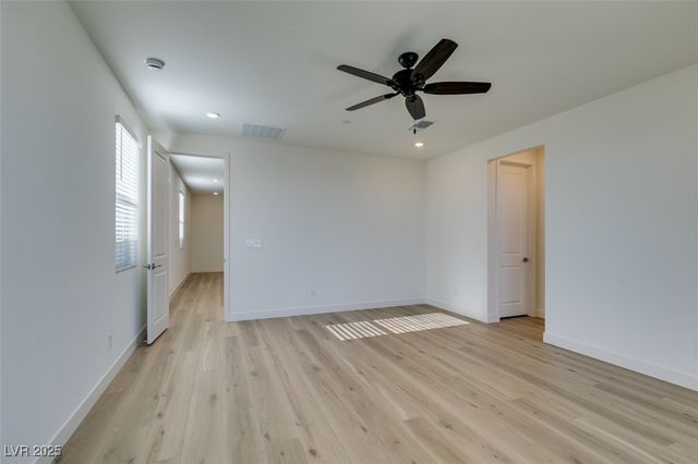 568 Clover Bar Lane, Las Vegas, NV 89138