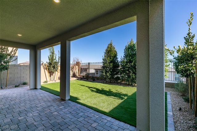 568 Clover Bar Lane, Las Vegas, NV 89138