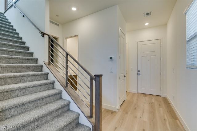 568 Clover Bar Lane, Las Vegas, NV 89138